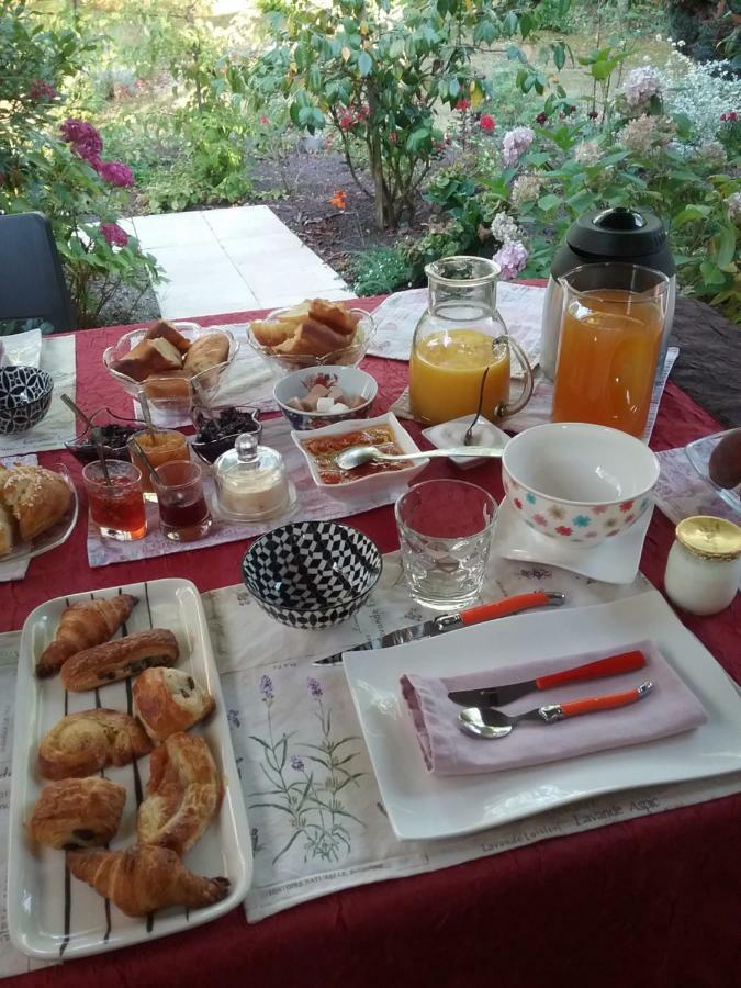 Bed and Breakfast Au Jardin De Lisa Cherreau Esterno foto